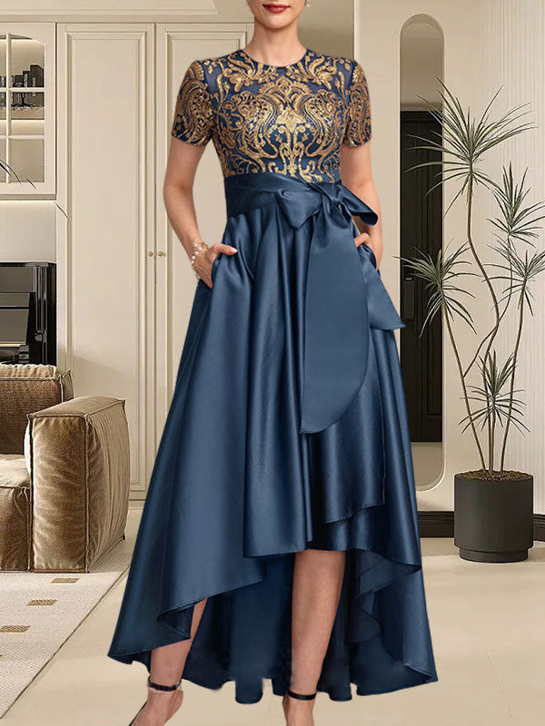 Vestido de madre de la novia de satén con lentejuelas, encaje y escote redondo asimétrico con lazo