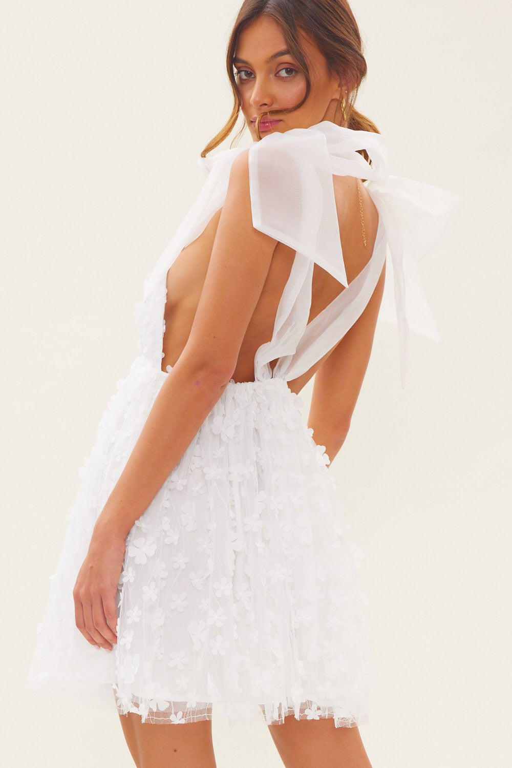 Blooming Love – Minikleid aus Tüll und Organza mit Blumenapplikation