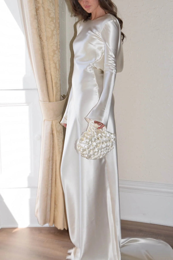 Pearl Eden – Maxikleid mit offenem Wasserfallausschnitt und Satinrücken