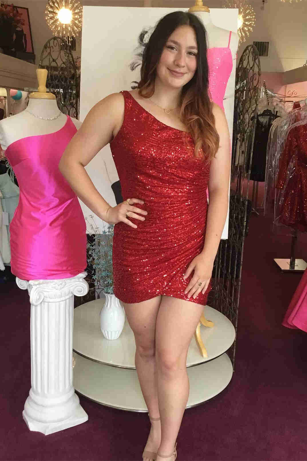 Vestido de fiesta plisado de un solo hombro y ajustado