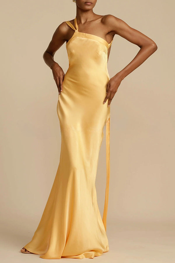 Moonlit Soiree – Asymmetrisches Maxikleid aus Satin mit einer Schulter und rückenfreiem Träger