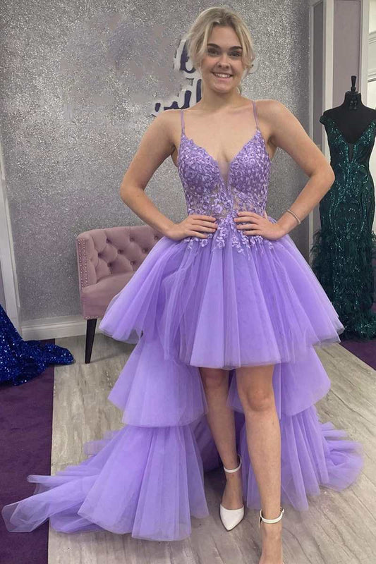 Vestido de fiesta de encaje con escote en V y capas