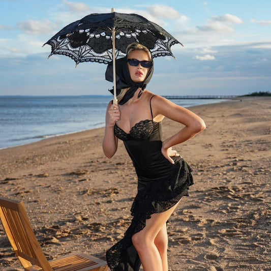 Vestido de fiesta elegante ajustado sin tirantes con abertura y volantes