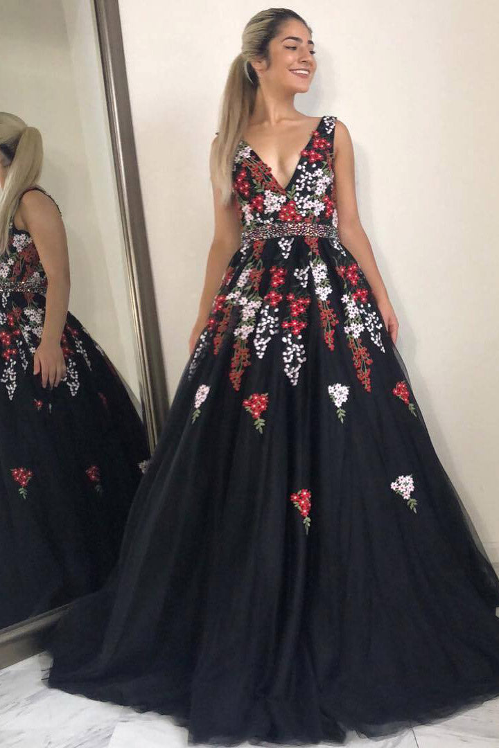 Vestido de fiesta largo negro de corte princesa con bordado en A