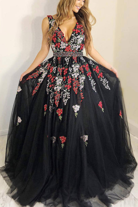 Vestido de fiesta largo negro de corte princesa con bordado en A