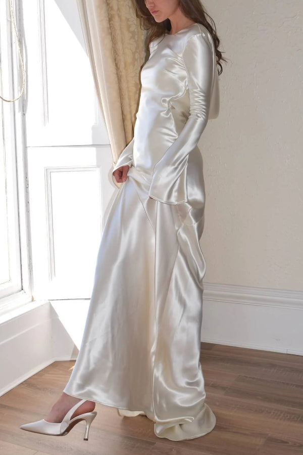 Pearl Eden – Maxikleid mit offenem Wasserfallausschnitt und Satinrücken