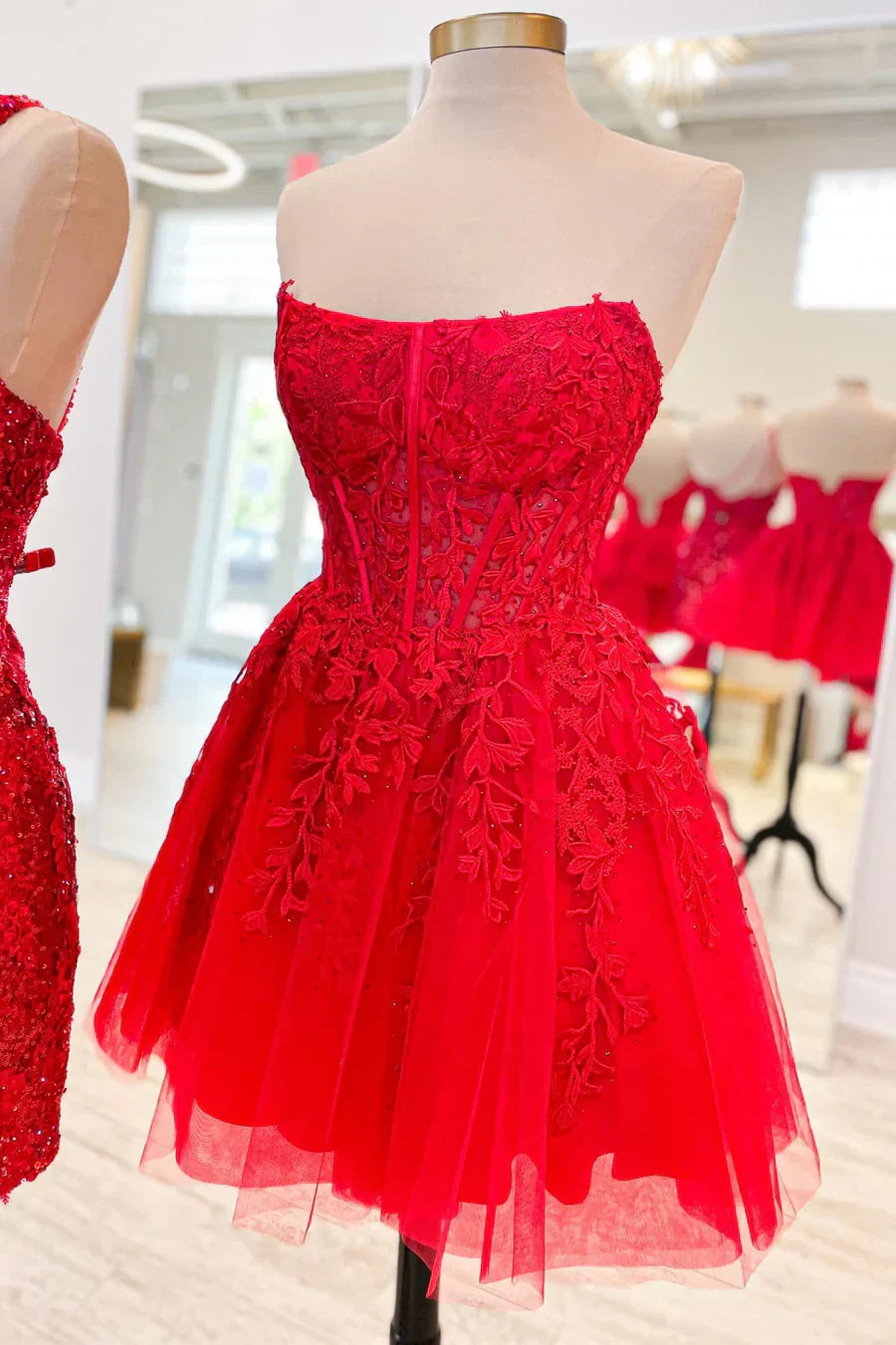 A-Linien-Heimkehrkleid aus Tüllspitze mit Applikationen