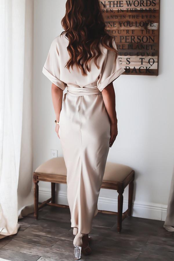 Tolles drapiertes Satinkleid im Button-Down-Stil