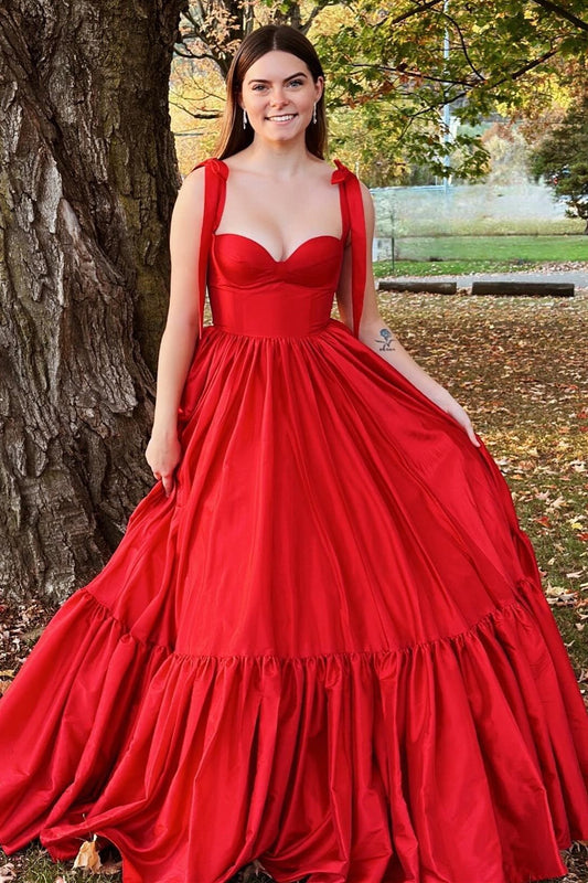 Vestido de fiesta largo de corte A con tirantes y lazo en forma de corazón