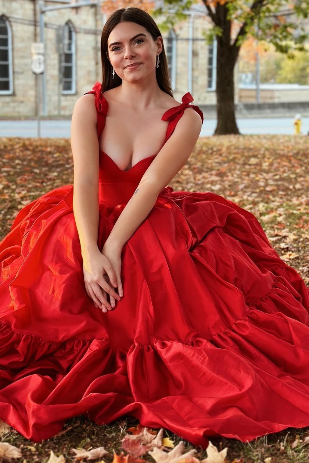 Vestido de fiesta largo de corte A con tirantes y lazo en forma de corazón