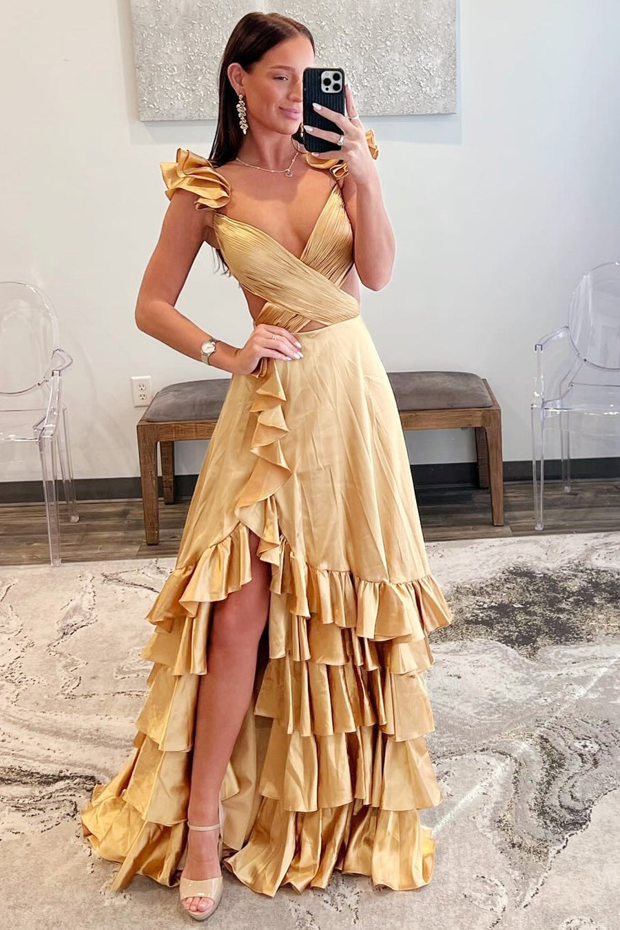 Vestido de fiesta largo de corte A con volantes y abertura