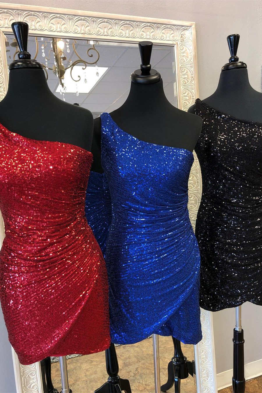 Vestido de fiesta plisado de un solo hombro y ajustado