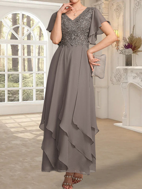 A-Linien-Kleid mit V-Ausschnitt, knöchellang, Spitzenchiffon und kaskadierenden Rüschen