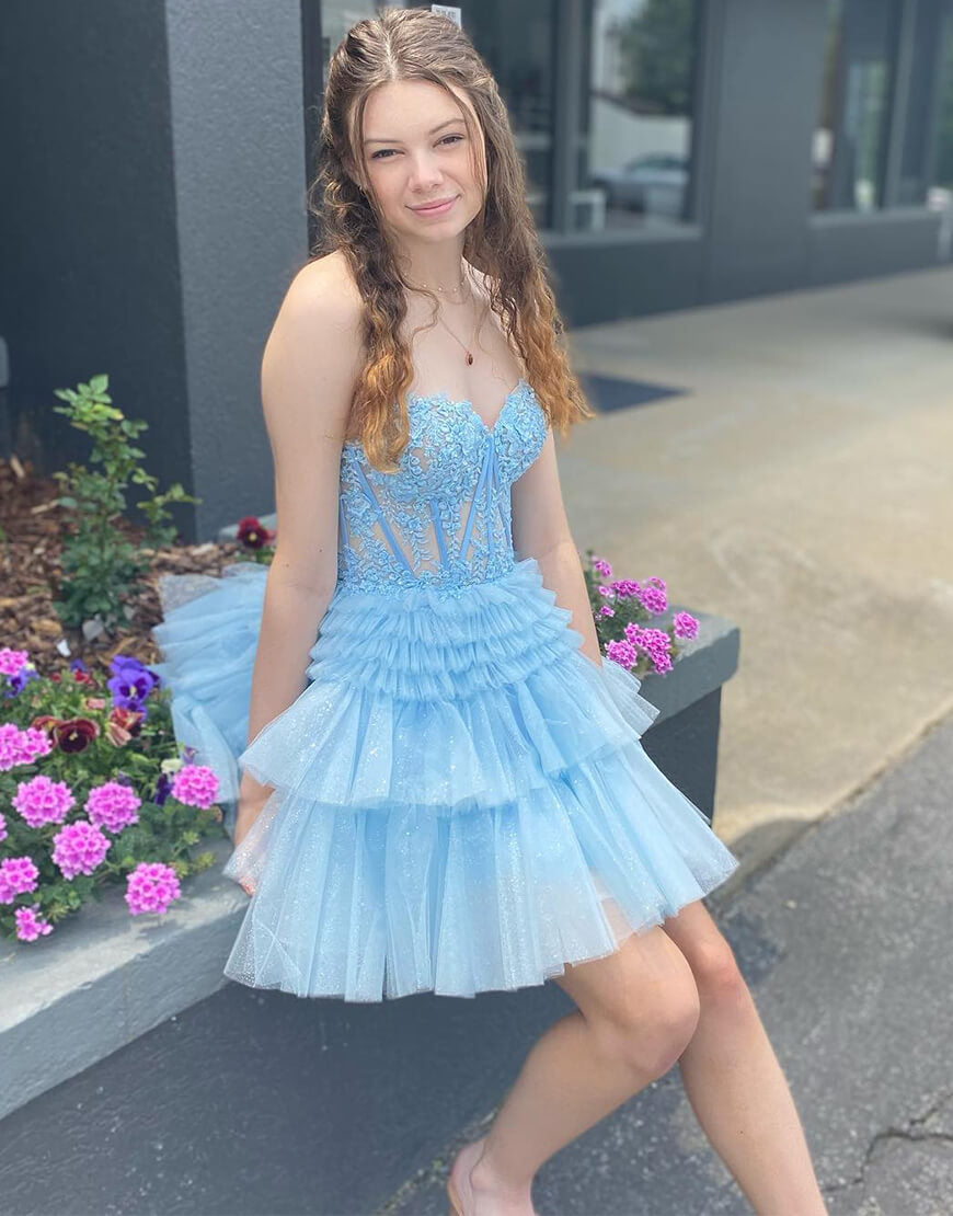 Vestido corto de encaje con escote en forma de corazón para regreso a casa