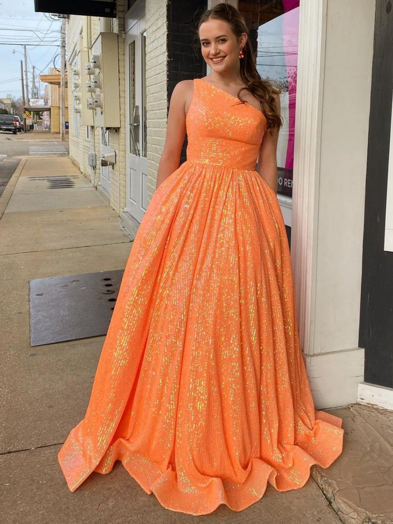 Vestido de fiesta de lentejuelas con un solo hombro y bolsillos en corte A