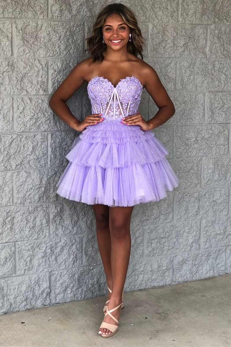 Vestido corto de encaje con escote en forma de corazón para regreso a casa