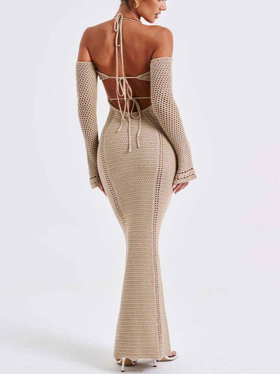 Sexy rückenfreies, schlankes, hohles Kleid mit langen Ärmeln und Strumpfhaltern