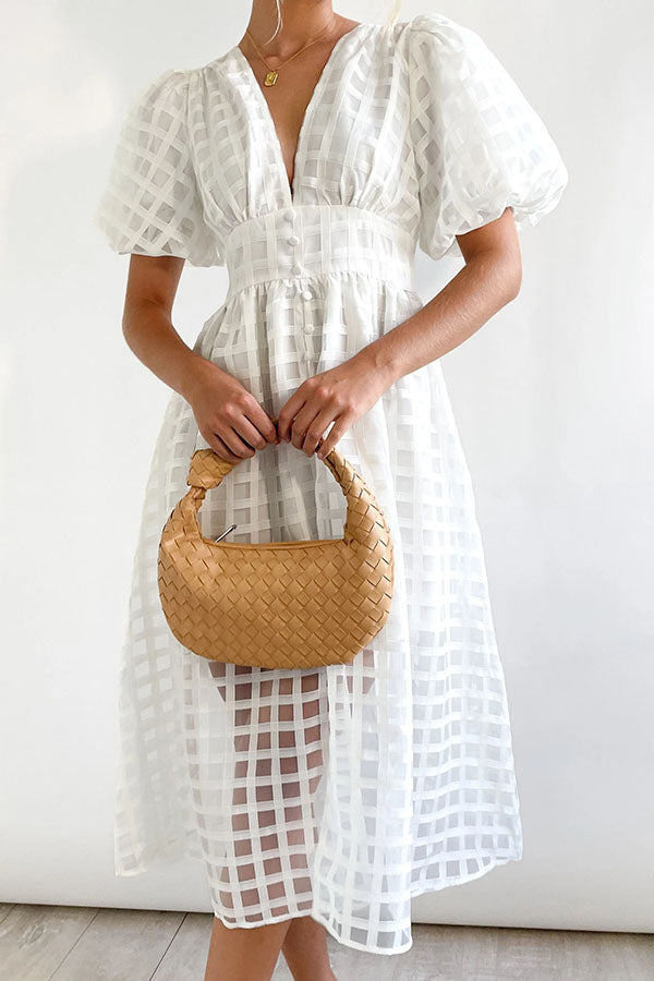 Remarkable Beauty – Midikleid aus quadratisch gemustertem Stoff mit Puffärmeln