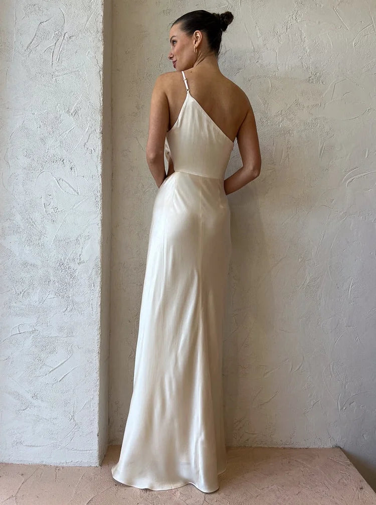 Einschultriges, hochgeschlitztes, gerüschtes Abendkleid mit Camisole-Maxikleid