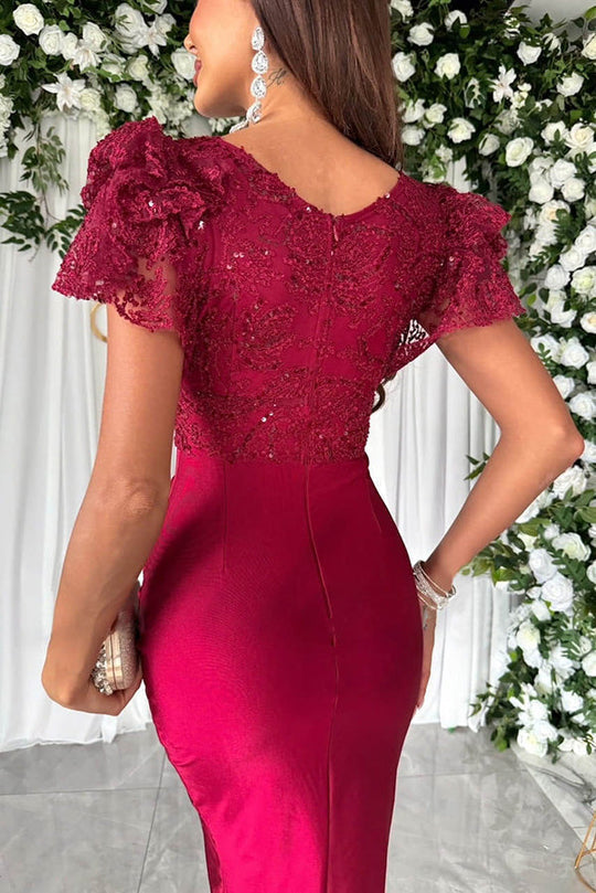 Traumhaftes, luxuriöses Midikleid aus Spitze und Satin mit Patchwork-Rüschenärmeln und Rüschen