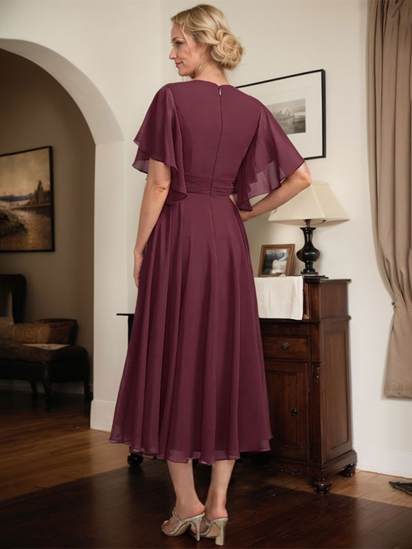 A-Linie, V-Ausschnitt, knielang, Chiffonkleid für die Brautmutter mit plissierten Perlen