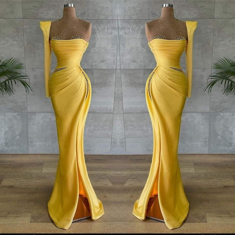 Vestido de fiesta amarillo largo de sirena con cuentas asimétricas de satén y mangas
