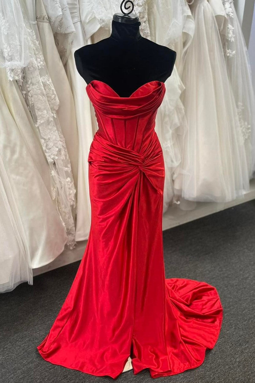 Vestido largo de sirena con abertura y escote torcido sin tirantes