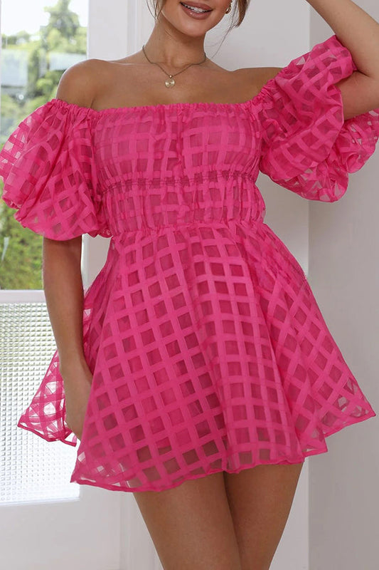 Vestido mini de Barbie con estampado de cuadrados y cintura elástica y mangas abullonadas