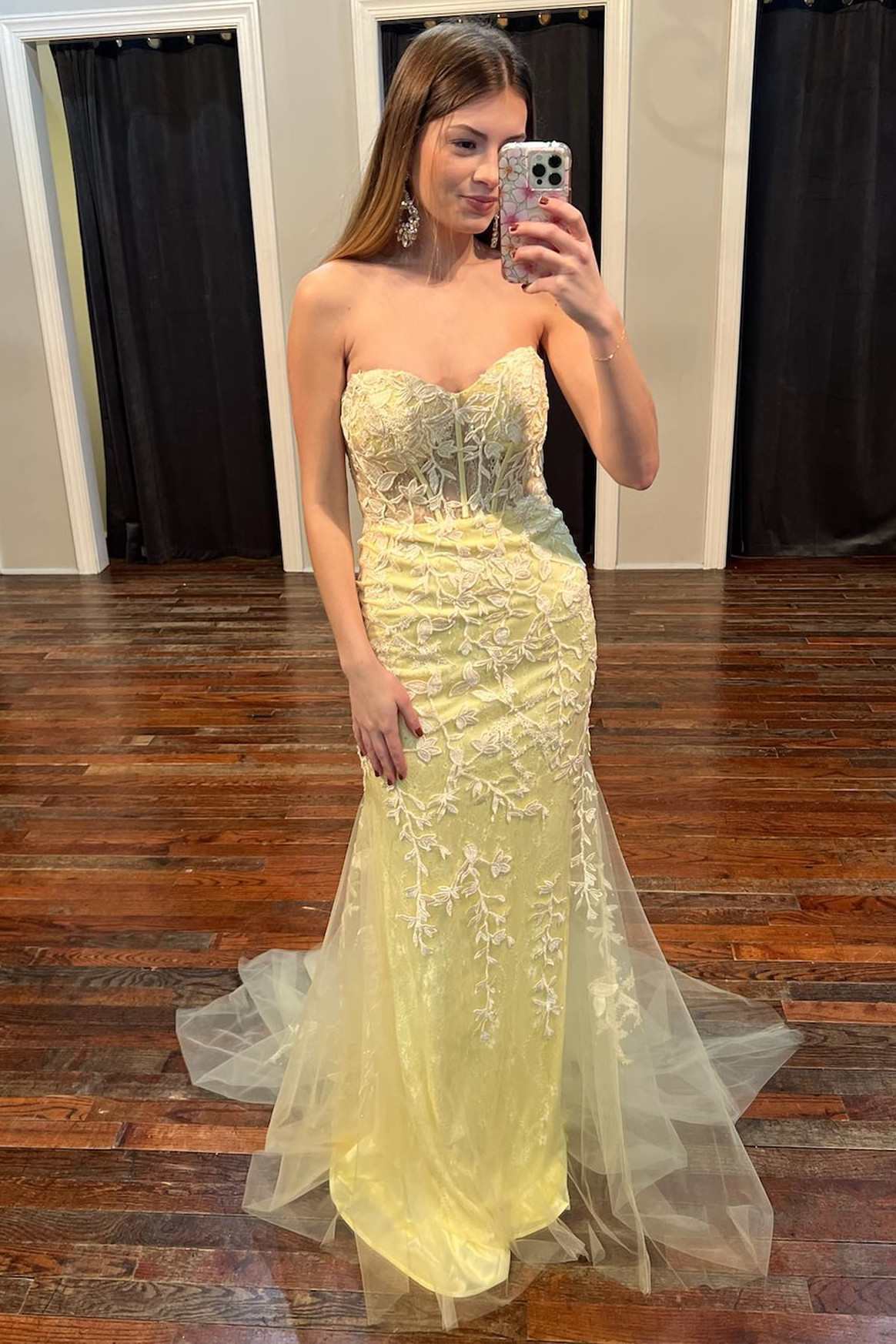 Vestido de fiesta de tul con encaje y escote corazón de sirena