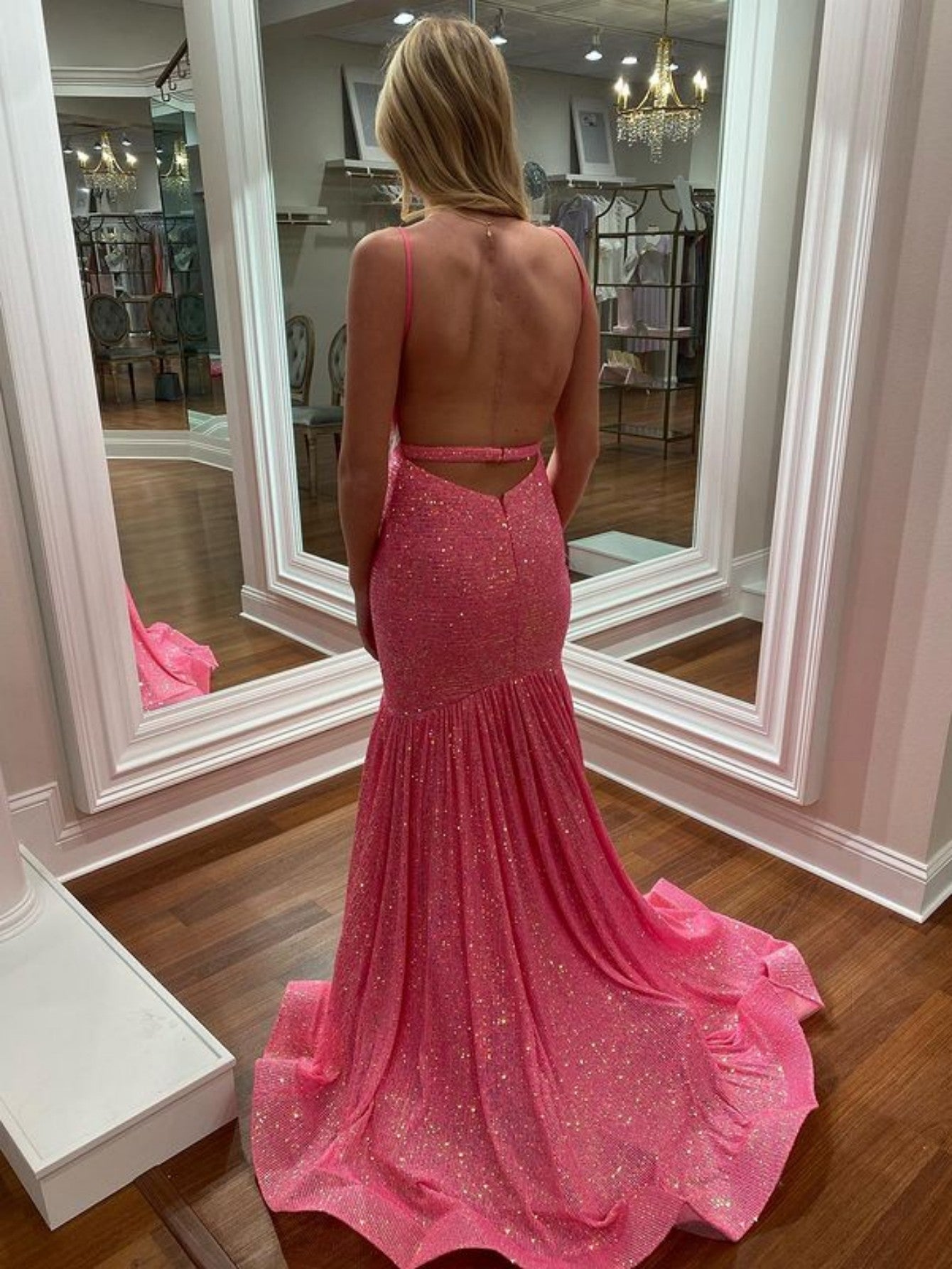 Vestido de fiesta de sirena con escote en V y lentejuelas en color naranja