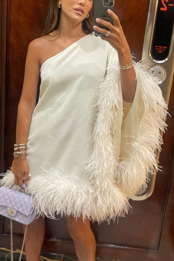 Vegas Living – One-Shoulder-Party-Minikleid mit Federsaum