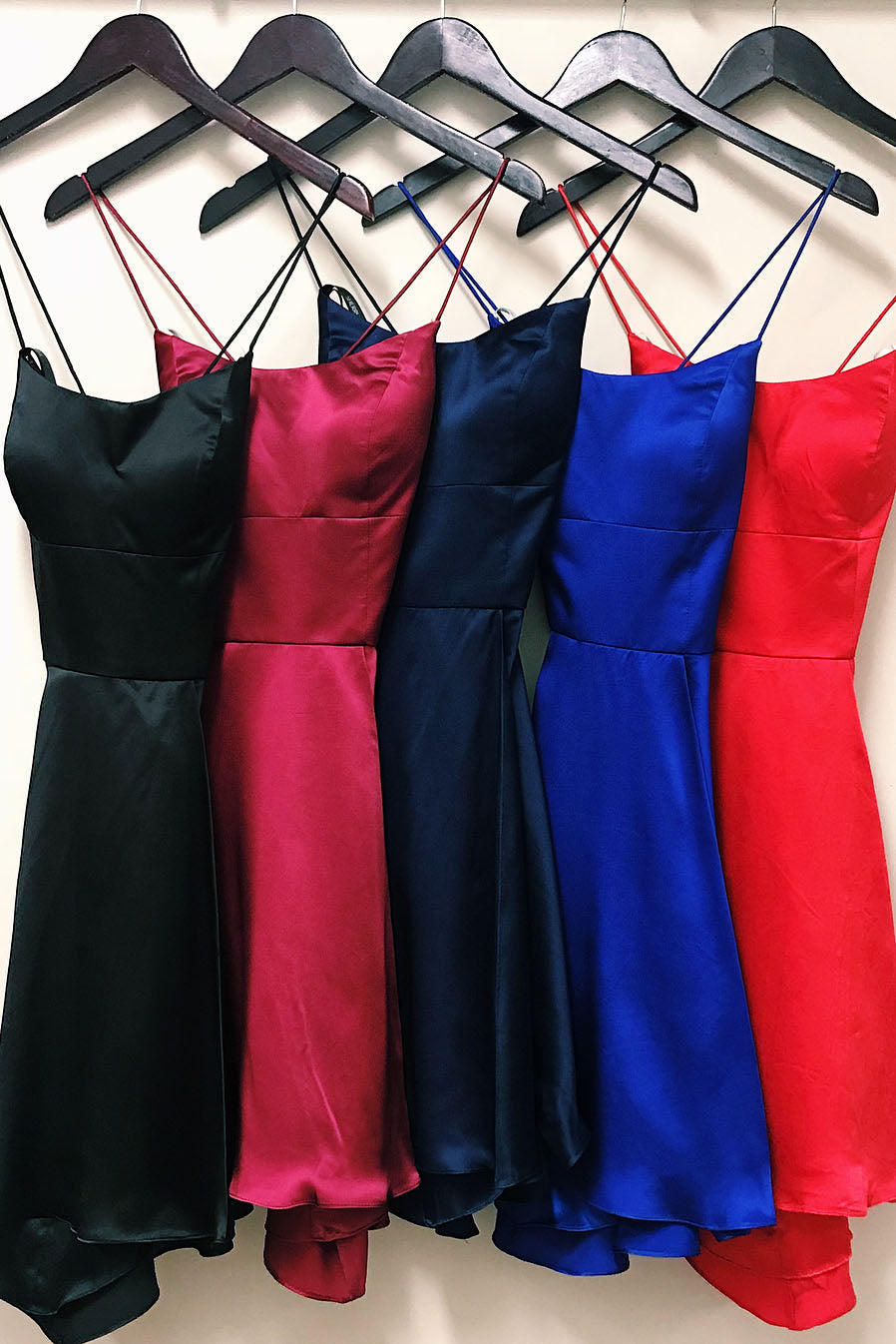 A-Linie Spaghettiträger Satin Homecoming Kleid