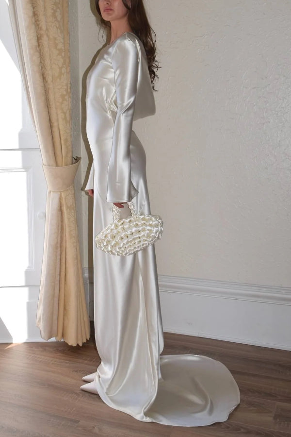 Pearl Eden – Maxikleid mit offenem Wasserfallausschnitt und Satinrücken