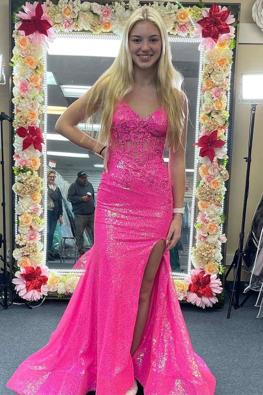 Vestido de fiesta de sirena con escote en V y lentejuelas con abertura