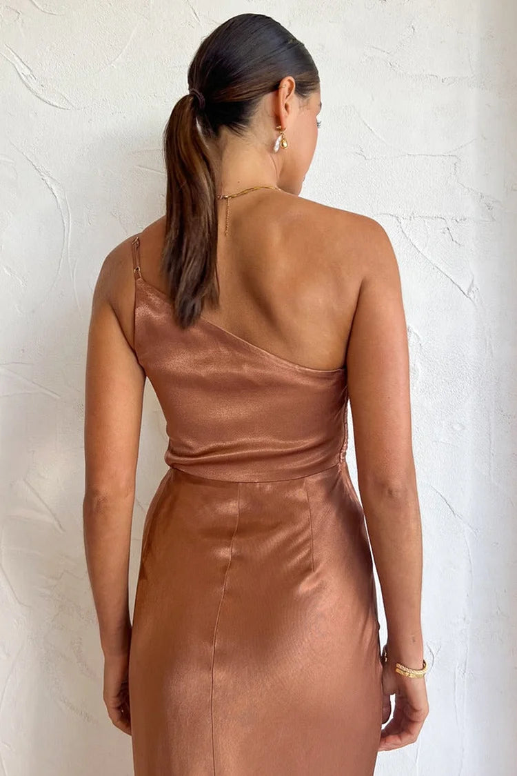 Einschultriges, hochgeschlitztes, gerüschtes Abendkleid mit Camisole-Maxikleid