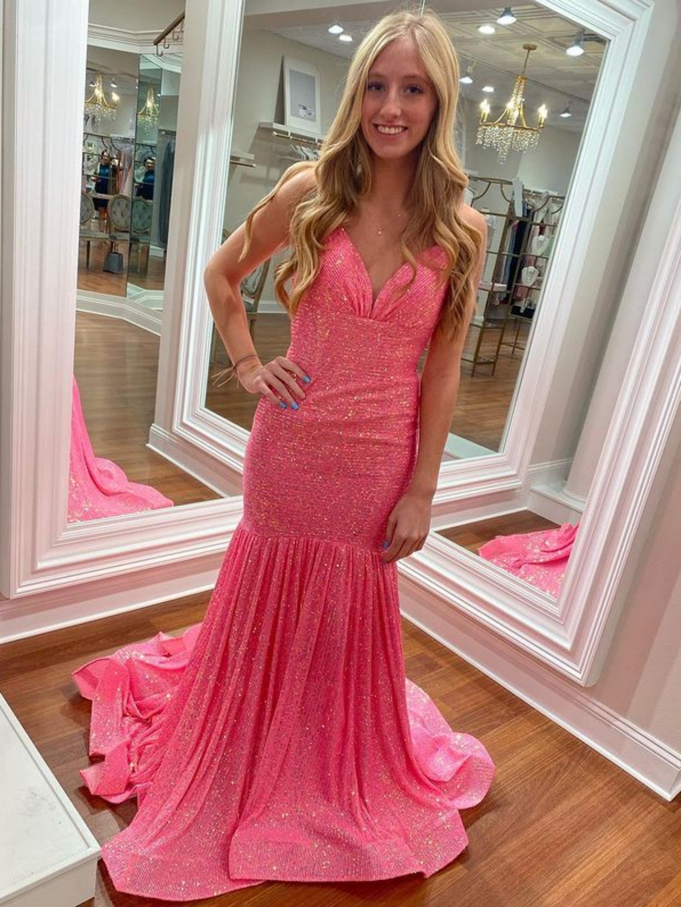 Vestido de fiesta de sirena con escote en V y lentejuelas en color naranja