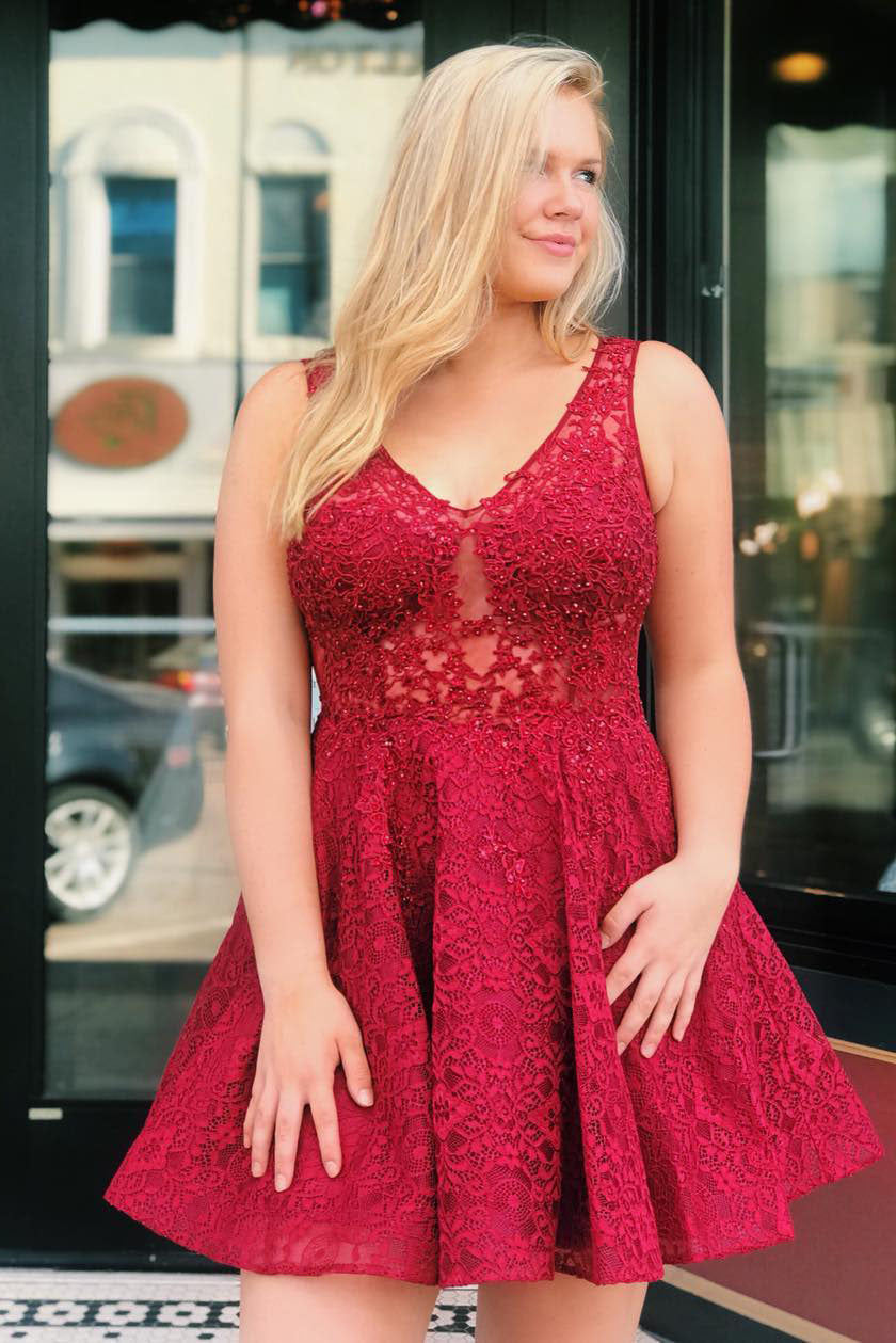 A-Linien-Heimkehrkleid aus roter Spitze mit transparentem Rücken