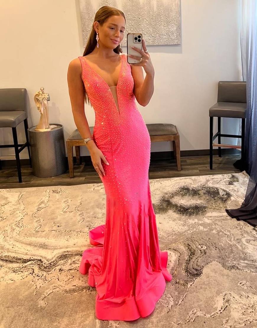 Vestido de fiesta de sirena con escote en V y cuentas