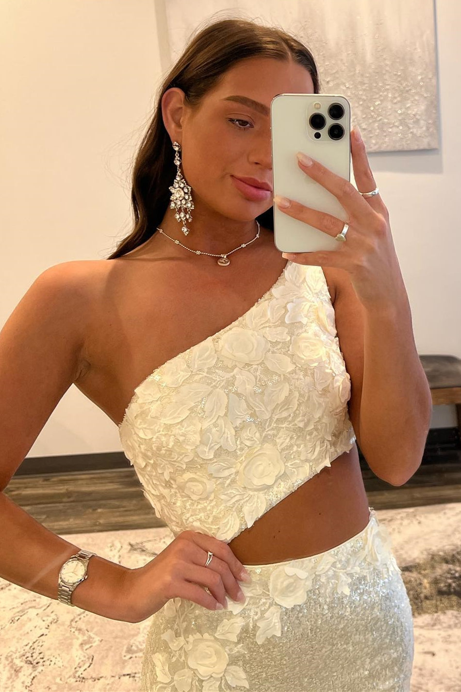 Vestido de fiesta de lentejuelas con un solo hombro y apliques 3D