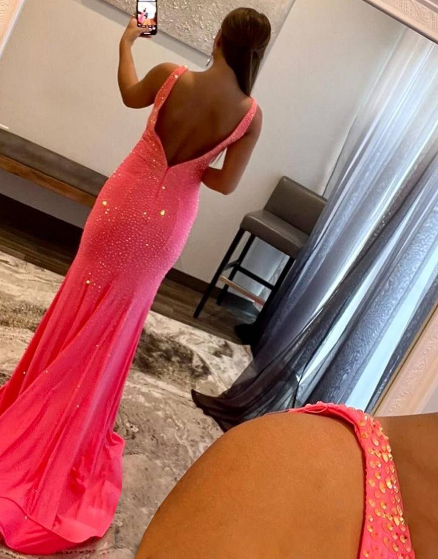 Vestido de fiesta de sirena con escote en V y cuentas