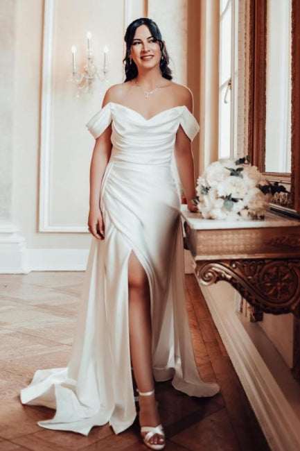 Elegantes A-Linien-Brautkleid mit V-Ausschnitt, schulterfrei, Schlitz vorn, trägerlos und Rüschen
