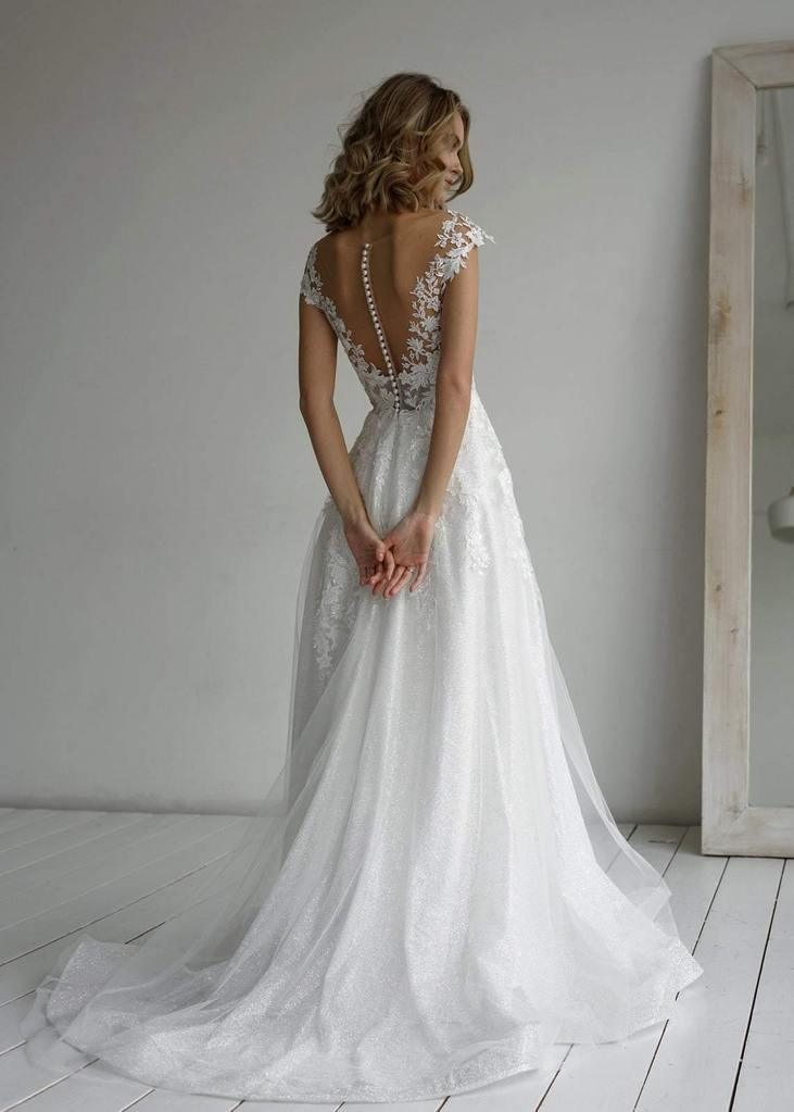 Elegantes A-Linien-Brautkleid aus Glitzerstoff mit Herzausschnitt und Applikationen