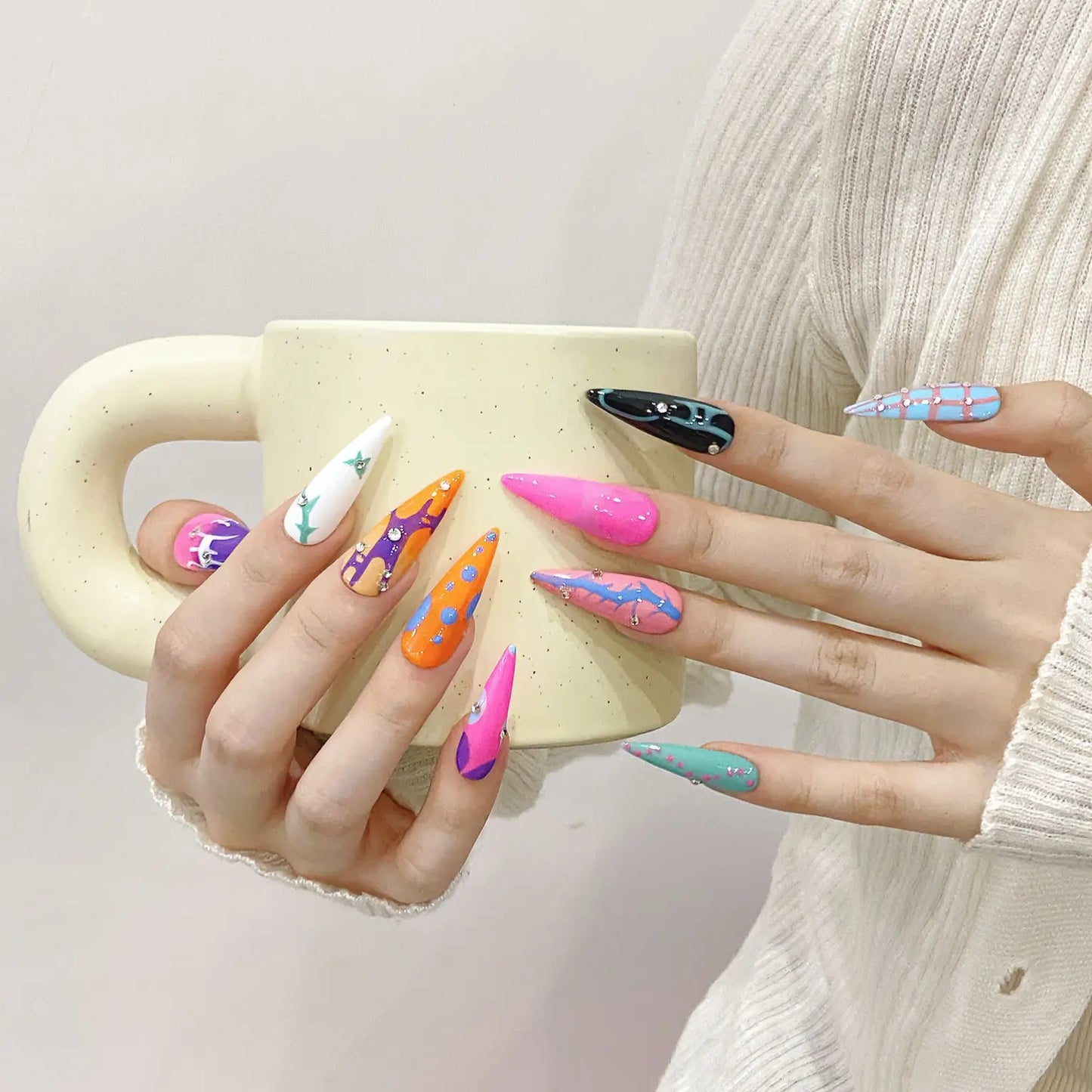 Venta caliente, diseño popular de uñas postizas coloridas con estampado de almendras largas y puntiagudas, uñas postizas tipo ballet.