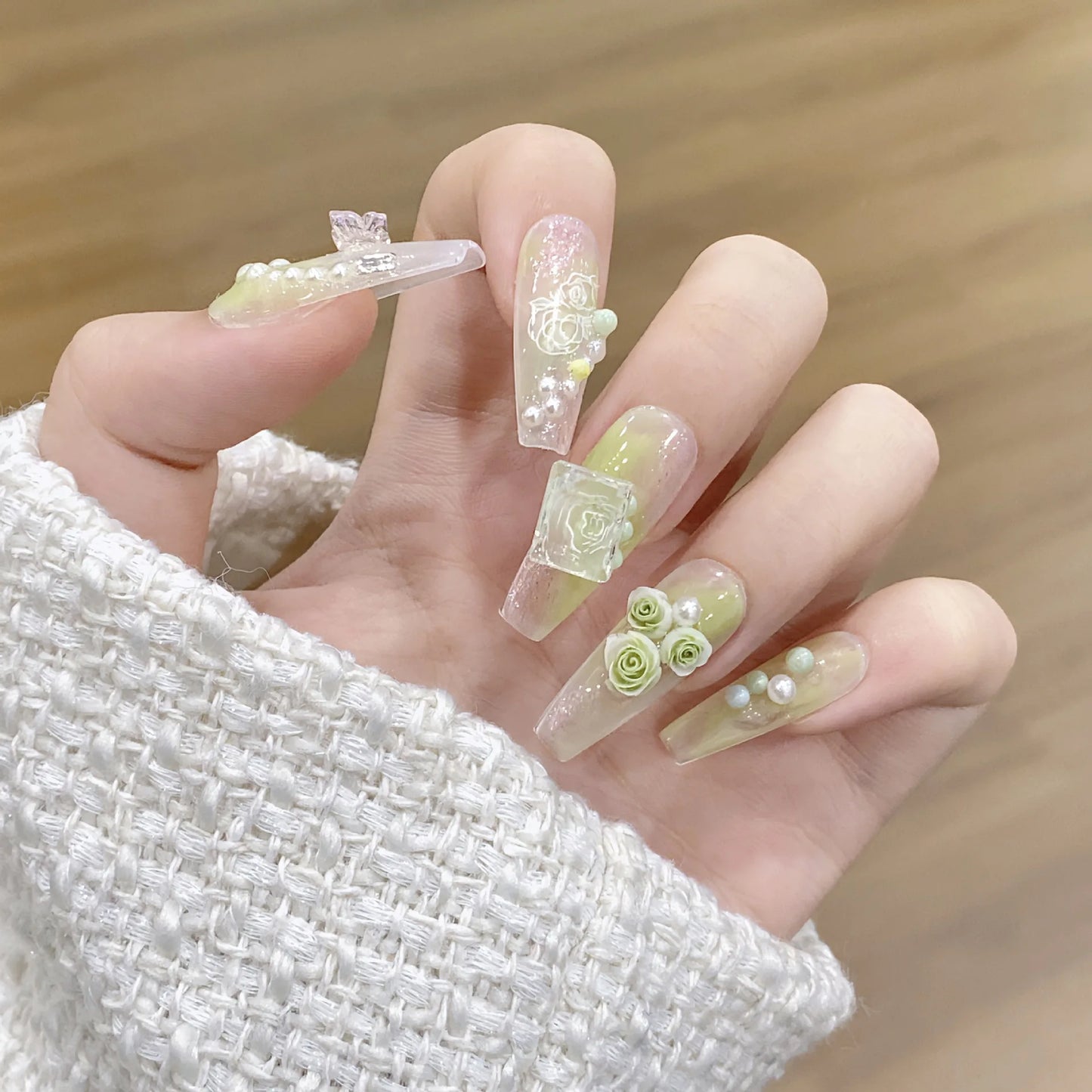 Venta directa de fábrica, uñas postizas largas trapezoidales con degradado verde, largas, con purpurina, de lujo, pintadas a mano.