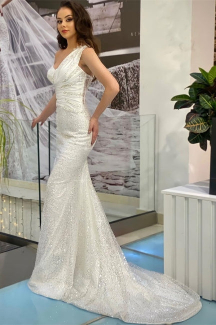 Hermosos vestidos de noche largos blancos de sirena con un solo hombro sin mangas y brillo
