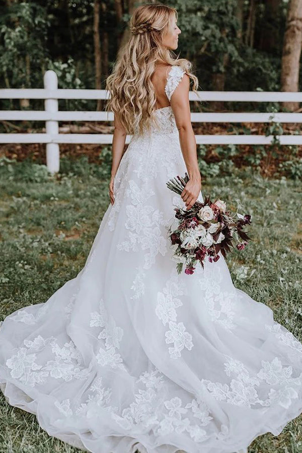 Wunderschönes A-Linien-Brautkleid aus Spitze und Tüll mit V-Ausschnitt im Waldstil