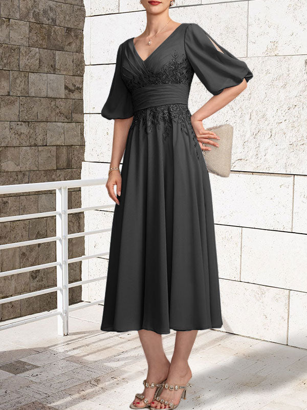 A-Linie V-Ausschnitt Wadenlanges Chiffon-Kleid für die Brautmutter mit Plissee