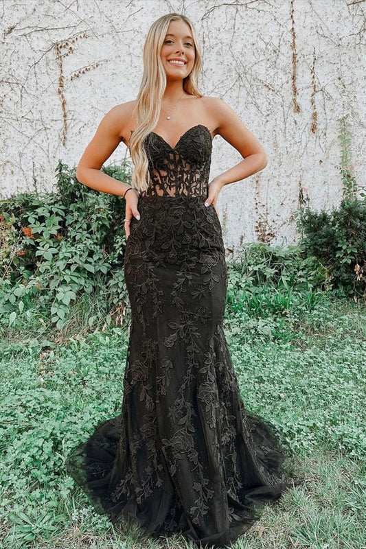 Vestido de fiesta de sirena negro sin tirantes con apliques de encaje