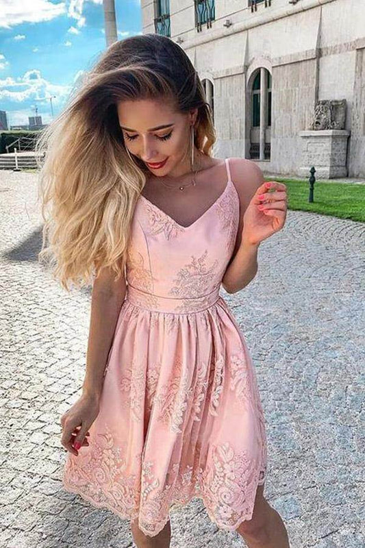 Vestidos de fiesta de tirantes finos en color rosa ruborizado con apliques de encaje