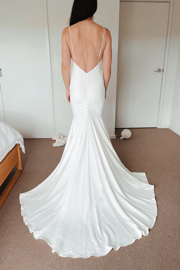 Classic Spaghetti Straps V-Neck Beach Simple Ivory Wedding Dress